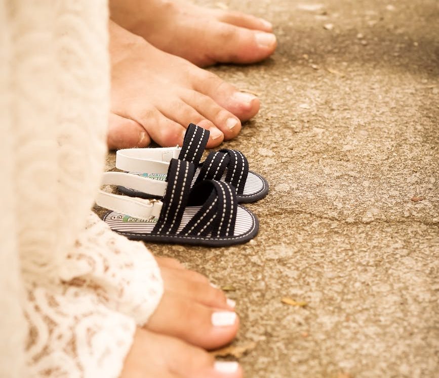 barefoot people